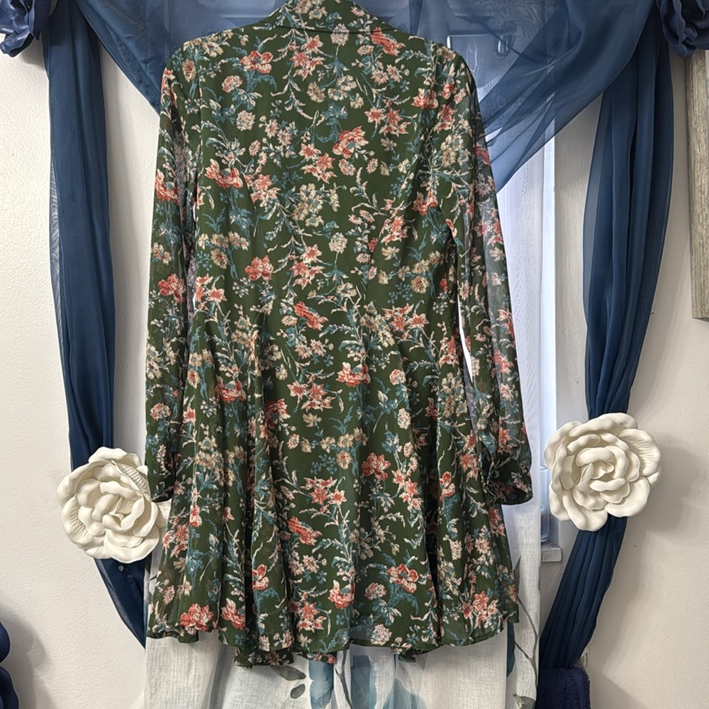 Design Lab Lord And Taylor Medium Multi Color Top. - image 3